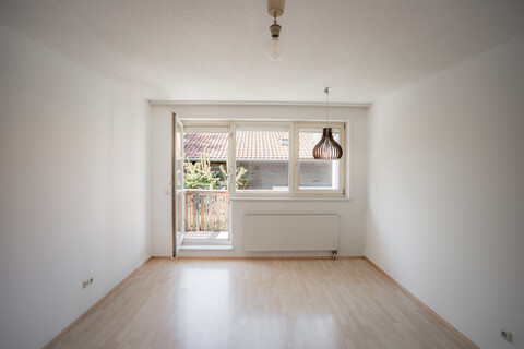 2-Zimmer-Wohnung am Inn mit Balkon, TG-Platz & Potenzial