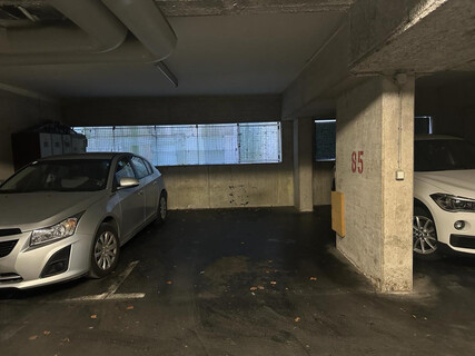 Tiefgaragenplatz (Clemens-Holzmeister-Straße 2-10)