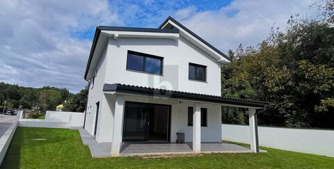 ERSTBEZUG - MODERN - ELEGANT - ÜBERDACHTE TERRASSE - GARTEN