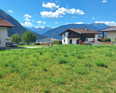 Traumhaftes Baugrundstück in sonniger Aussichtslage – mit beeindruckendem Bergpanorama