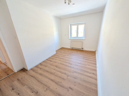 Helle, neu renovierte 2-Zimmerwohnung mit zwei Balkonen