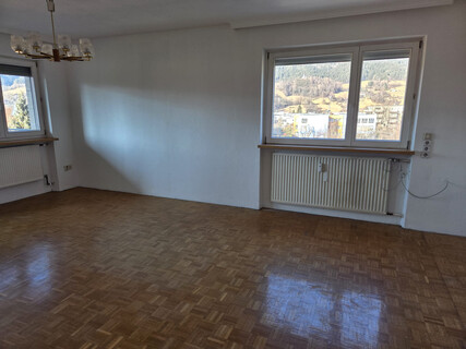 3-Zimmer-Wohnung (ca. 90 m²) mit Westbalkon, 4. OG, optional Garagenbox