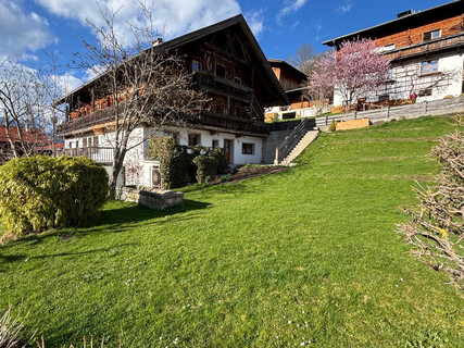Saniert und bezugsfertig: Helle 150 m² Maisonette mit Terrasse, Balkon und Bergblick am Wattenberg