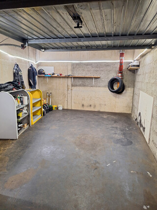 Vermiete versperrbare Tiefgaragenabstellbox in der Kohlstattgasse 3