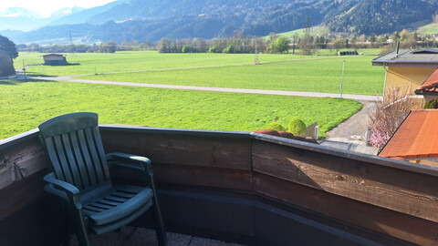 IL-Pettnau: Idyllische, sonnige kleine 2 Zimmer Dachgeschoßwhg. mit Terrasse, Keller & 1 AAP!