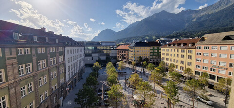 Lichtdurchflutetes Büro mit Weitblick am Bozner Platz zu vermieten!