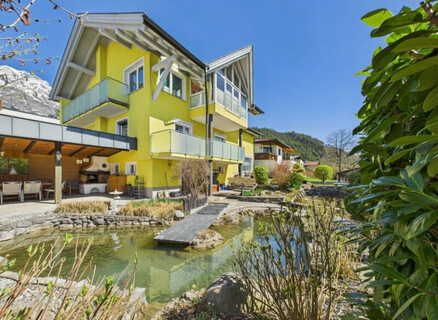 Attraktives Wohnen am Wasser: Zweifamilienwohnhaus zu verkaufen!