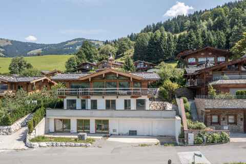 E L E G A N Z   T R I F F  T A U F   E R H O L U N G - Luxuschalet im Rohbau