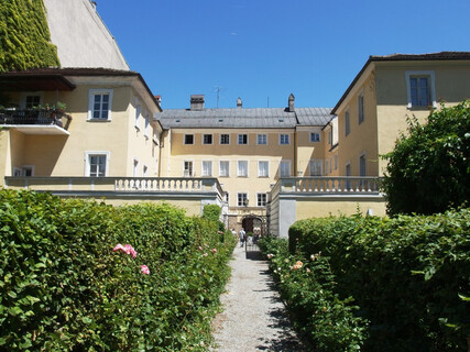 Palais Trapp - mitten im Zentrum 
2 Räume zur Vermietung als Büro