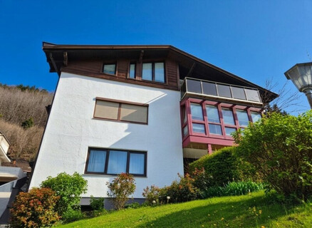 Top-Anlageobjekt ! Schönes großes Haus  mit 3 parifizierten Wohnungen.