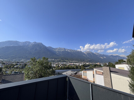 4 Zimmer Dachgeschoss Maisonette mit herrlicher Dachterrasse, WG geeignet