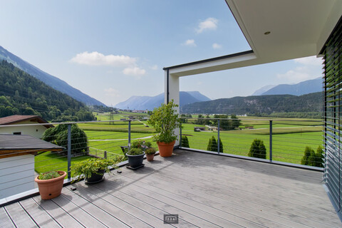 226 IMMOBILIEN: Modernes Einfamilienhaus im Tiroler Oberland
