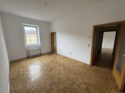 Helle 2-Zimmer-Wohnung, Amraserstraße 
