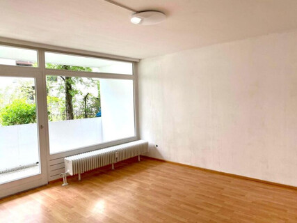 Chillige, zentrale, WG-geeignete 2,5 Zimmer Wohnung mit Balkon