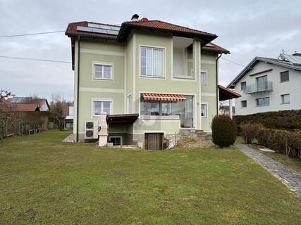 GROSSZÜGIGES EINFAMILIENHAUS IN ZENTRALER RUHELAGE