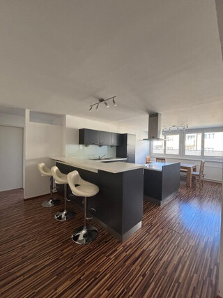 Schwaz: Schön renovierte 3-Zimmer-Wohnung samt eigener Garage