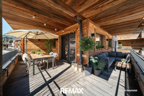 Zentrale Traumlage mit großem Balkon & Kitzbüheler Hornblick