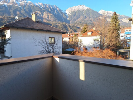 Kleines, nettes Büro mit Balkon