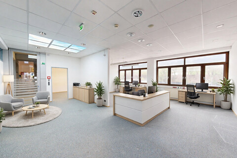 lichtdurchflutetes Büro/Praxis/Atelier in Rum