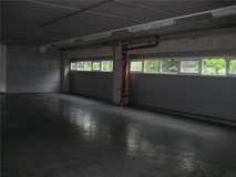 funktionales Betriebsobjekt mit (Werk-)Hallen, Flugdach und Büro