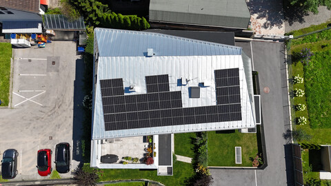 Hochwertige teilmöblierte 4-Zimmer Wohnung mit Dachterrasse