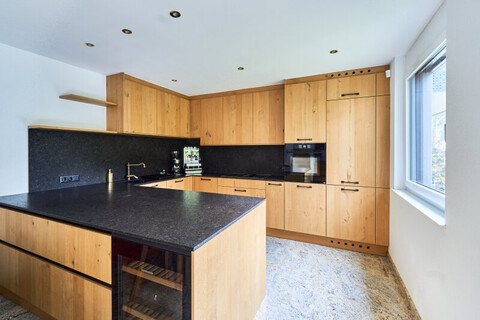 Preisreduktion: Neuwertiges Endreihenhaus in Mils – ruhige Sackgasse, Garten und 3 Autoabstellplätze