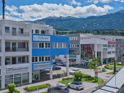Geräumige Bürofläche mit Terrasse und Autobahnanbindung