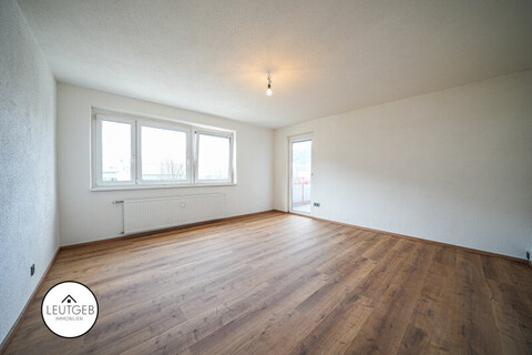 4-ZIMMERWOHNUNG MIT BALKON (VOLLSANIERT)