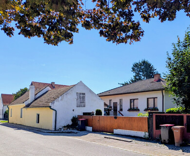Einfamilienhaus mit Nebengebäude und Garten in traumhafter Lage - provisionsfrei!