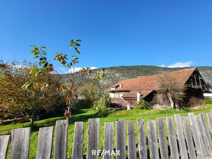Baugrundstück mit sanierungsbedürftigem Bauernhof in schönster Lage