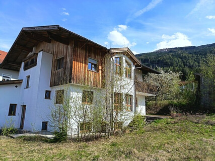 Große Chance!! Zweifamilienhaus ideal auch für Praxis, in Rinn, mit 1800 qm großen Grundstück!!