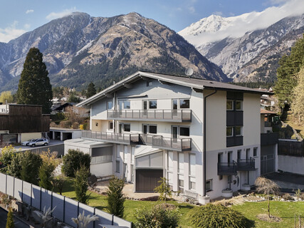 Mehrfamilienhaus/Altbestand mit großzügigem Grundstück