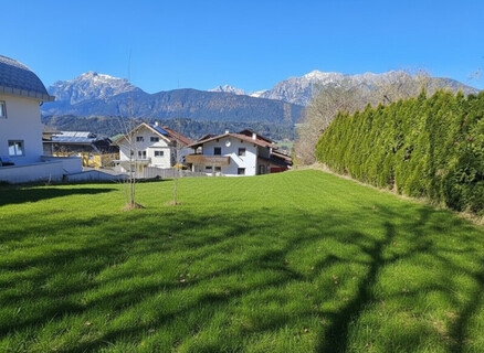 Baugrundstück am Waldrand von Weer