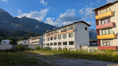 Ideal für Anleger und Firmen!! Es gibt ein Gewerbeobjekt mit 5 Garconnieren und einer 2 Zimmerwohnung in Innsbruck zu erwerben.