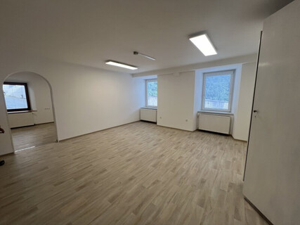 SCHWAZ - Helle Geschäftsräumlichkeiten - Nähe Stadtzentrum - für verschiedene Sparten geeignet