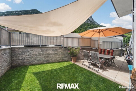 Gepflegte 4-Zimmer Wohnung mit Terrasse, Kamin & 3 Stellplätzen!