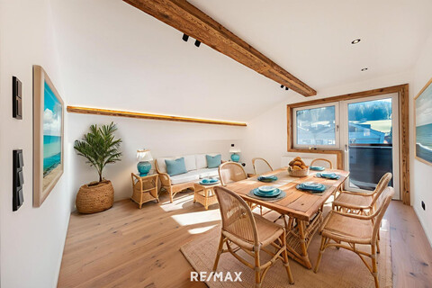 Premium Dachgeschoßwohnung mit Altholzcharme und traumhaftem Bergblick