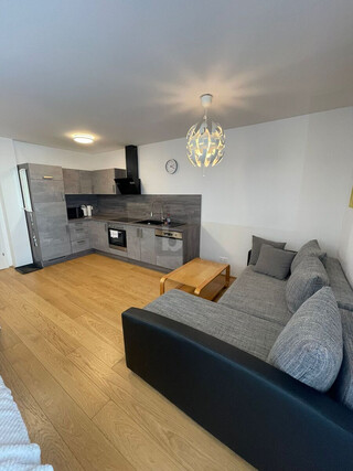 ELEGANT MIT HOCHWERTIGER AUSSTATTUNG & POOLZUGANG