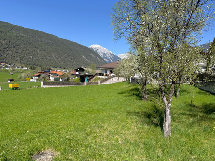 Wohnen in angenehmer Ruhe – Baugrundstück in Tarrenz
