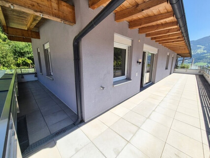 Top-Gelegenheit ! Neuwertige Penthouse-Wohnung mit 2 Tiefgaragenabstellplätzen.