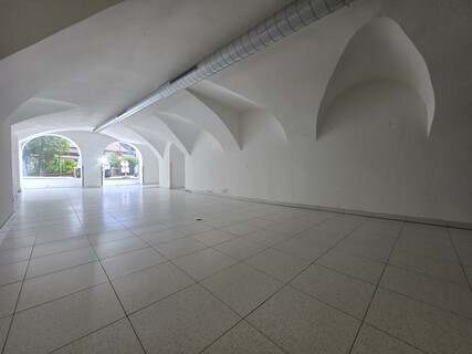 MIETE: Geschäftsfl. am Dorfplatz in AXAMS