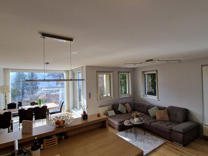 Provisionsfreie Lichtdurchflutete 4-Zimmer Wohnung mit Panoramablick, Terrassen und Garten