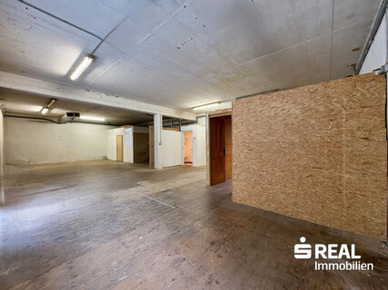 Gepflegtes Lager mit 3 Stellplätzen in Kitzbühel – flexible Raumgestaltung möglich!