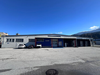 Verbindbare Lagerhallen mit Nebenflächen von 550m² bis 1750m² neben Autobahnanschluss Hall West