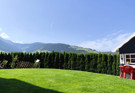 Grinzens: Charmante 3-Zimmer-Wohnung mit Terrasse, Garten und Garage in ruhiger Lage zu kaufen!