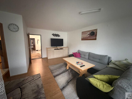 Helle Zweizimmerwohnung mit überdachtem Balkon und Bergblick in Schwaz