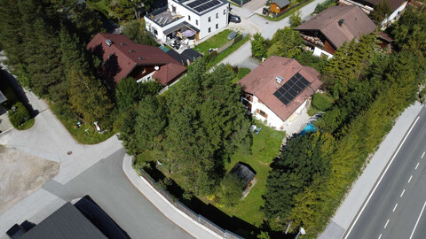 Familienhaus mit Garten, Pool und separatem Baugrund in sonniger Lage in Scharnitz zu verkaufen