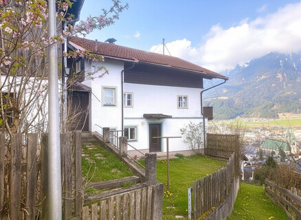 Wohnhaus mit großer Gartenfläche in unverbaubarer Aussichtslage über Schwaz