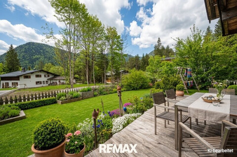 Charmantes Holz-Landhaus in sonniger Traumlage mit herrlichem Bergblick in St. Ulrich am Pillersee