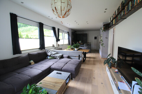 Neuwertige 4-Zi-EG-Wohnung in Sellrain, 115m², Tiefgarage, offene Küche, €395.000
